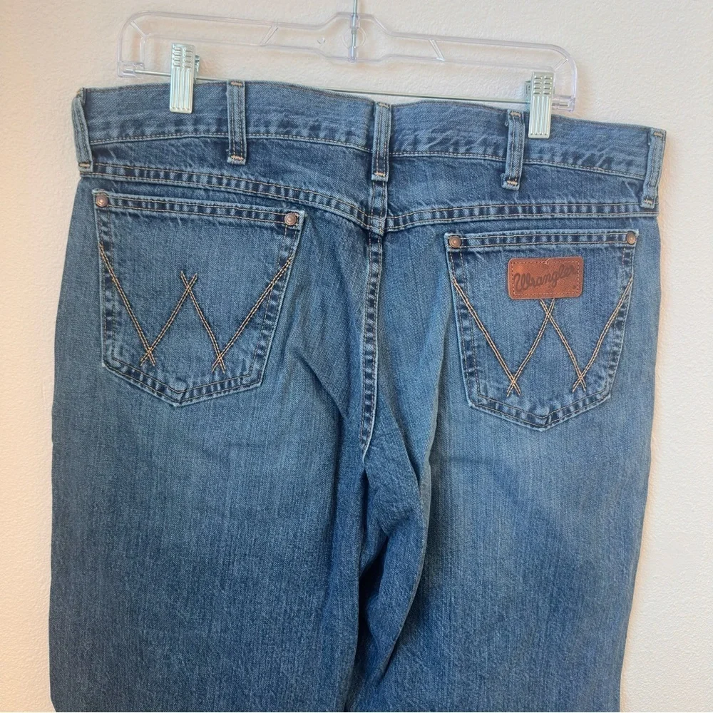 Wrangler Retro Men’s Relaxed Boot Blue Denim Jeans, 38x34